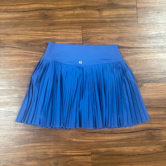 Chic Blue Pleated Mini Skirt - Picture 2 of 3